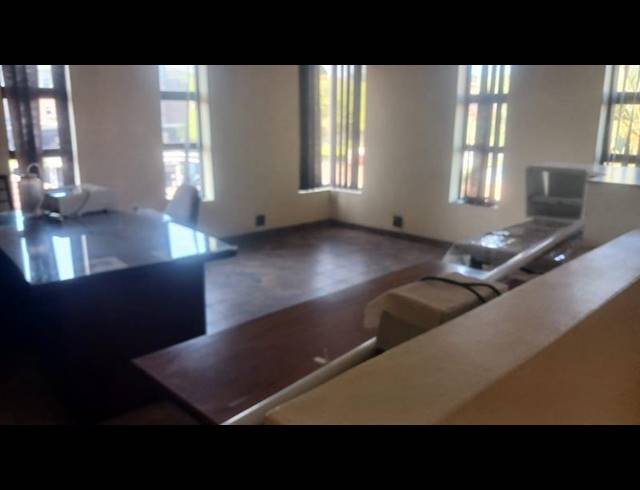 OFFICE PROPERTY TO RENT IN CROSSMOOR